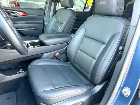 Used 2025 Chevrolet Traverse Z71 image 17