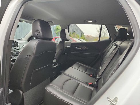 Used 2023 GMC Terrain SLT image 10