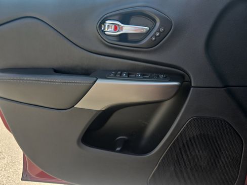 Used 2021 Jeep Cherokee Limited w/ Trailer Tow Group image 27