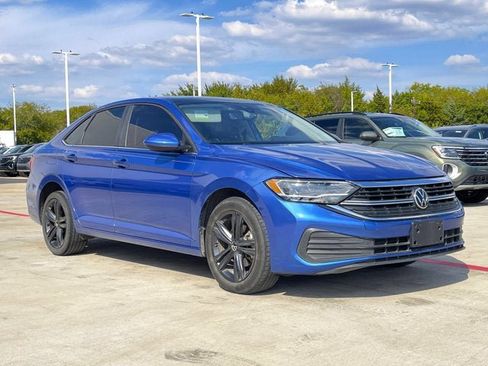 Used 2023 Volkswagen Jetta SE w/ Panoramic Sunroof Package image 6