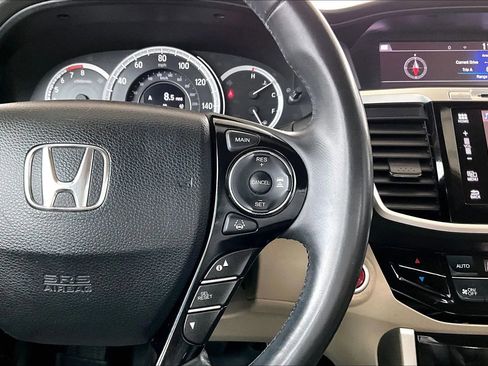 Used 2016 Honda Accord Touring image 11