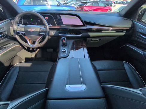 Used 2022 Cadillac Escalade ESV Premium Luxury image 15