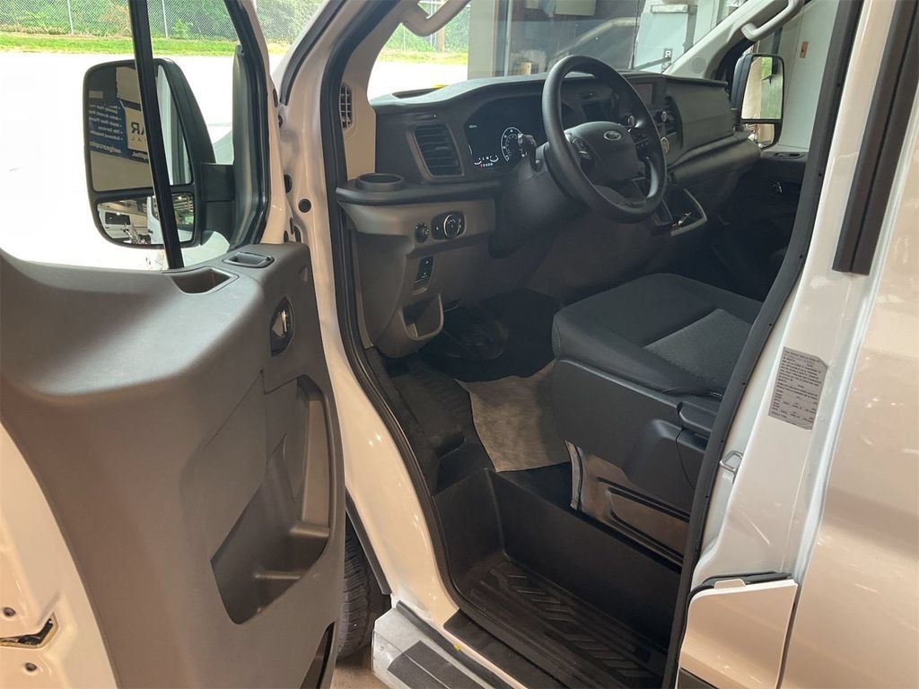 Used 2025 Ford Transit 250 Low Roof w/ Exterior Upgrade Package RWD image 4