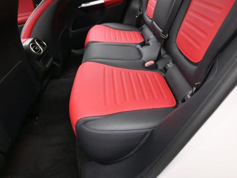 Used 2025 Mercedes-Benz GLC 300 image 33