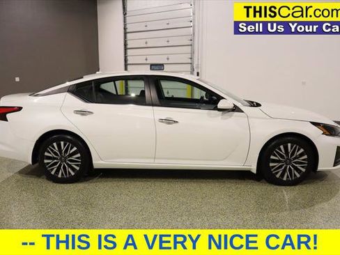 Used 2023 Nissan Altima 2.5 SV w/ SV Premium Package image 8