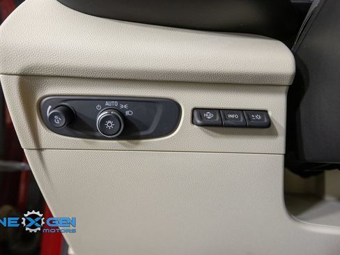 Used 2022 Buick Envision Avenir w/ Technology Package II FWD image 13