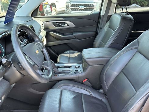 Used 2020 Chevrolet Traverse LT w/ LT Premium Package AWD/4WD image 8
