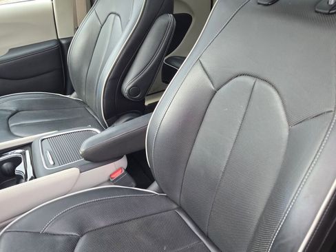 Used 2024 Chrysler Pacifica Limited FWD image 22
