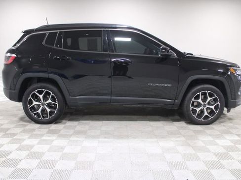 Used 2025 Jeep Compass Limited image 12