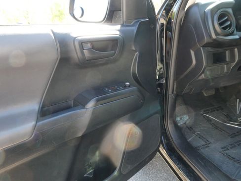 Used 2016 Toyota Tacoma SR image 14