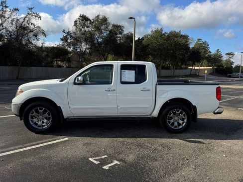 Used 2019 Nissan Frontier SL image 3