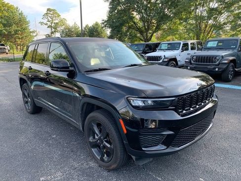 Certified 2023 Jeep Grand Cherokee Altitude AWD/4WD image 7