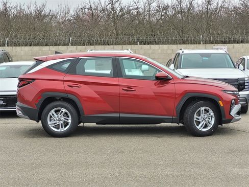 New 2026 Hyundai Tucson SE image 3