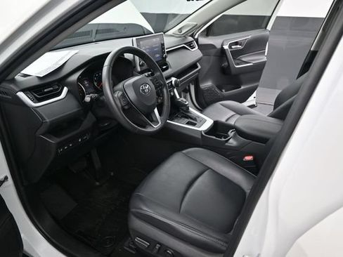 Used 2022 Toyota RAV4 XLE Premium AWD/4WD image 7