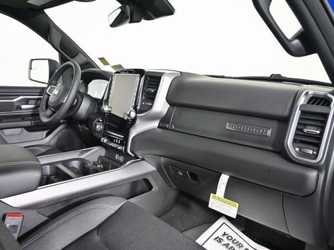 New 2026 RAM 1500 4x4 Crew Cab image 15