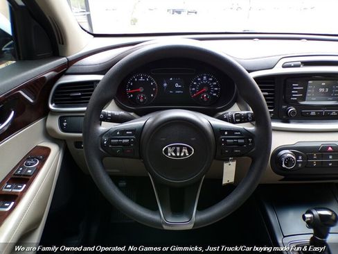 Used 2016 Kia Sorento LX image 14