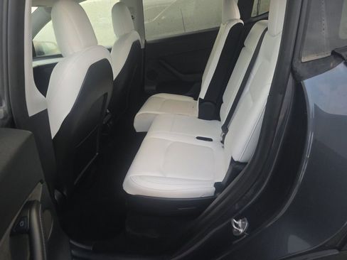 Used 2022 Tesla Model Y Long Range image 7