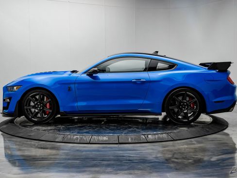 Used 2022 Ford Mustang Shelby GT500 w/ Carbon Fiber Track Pack image 6