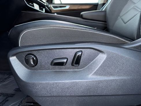 Used 2025 Volkswagen Atlas SE image 10