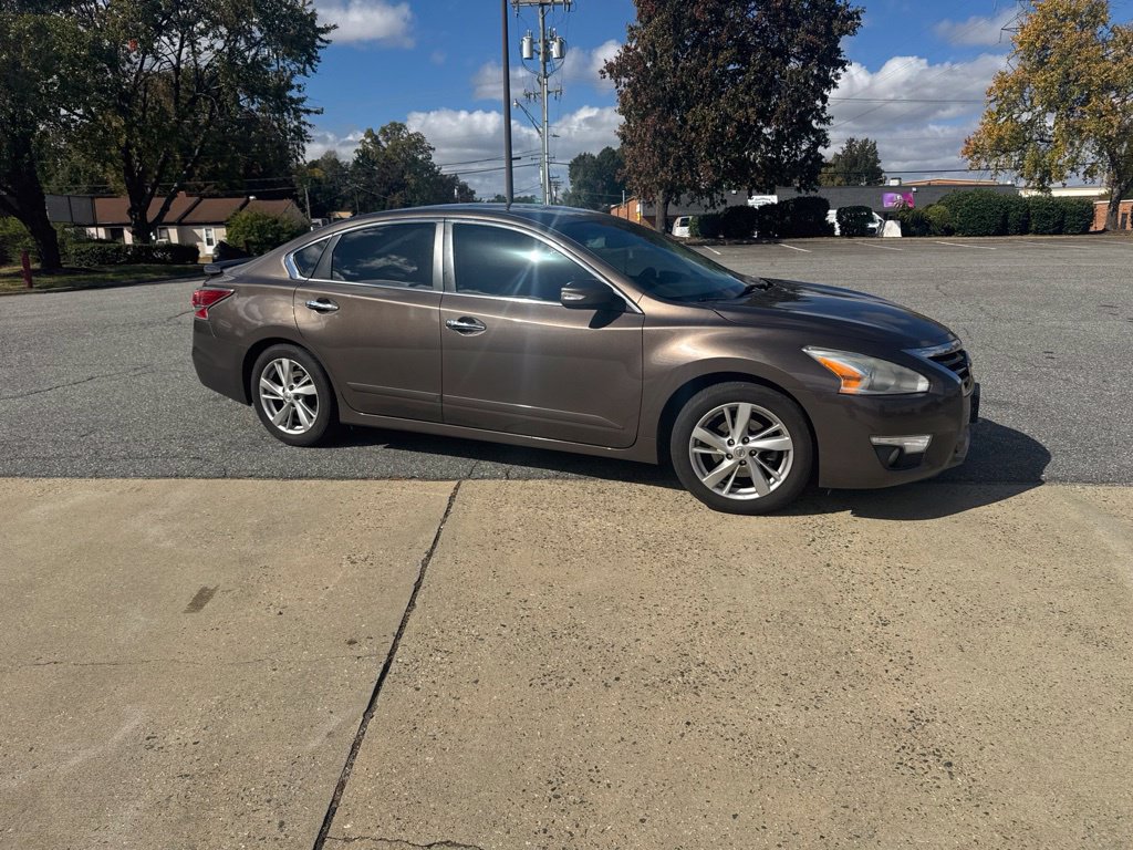 Used 2014 Nissan Altima 2.5 SL w/ Moonroof Package FWD image 11