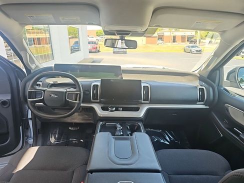 Used 2025 Ford Expedition Active AWD/4WD image 12
