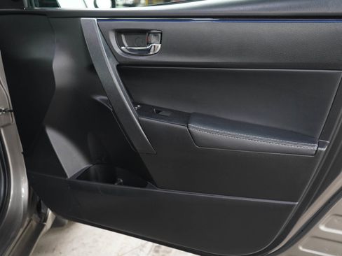 Used 2017 Toyota Corolla XSE FWD image 9