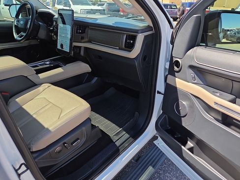 Used 2023 Ford Expedition Limited RWD image 12