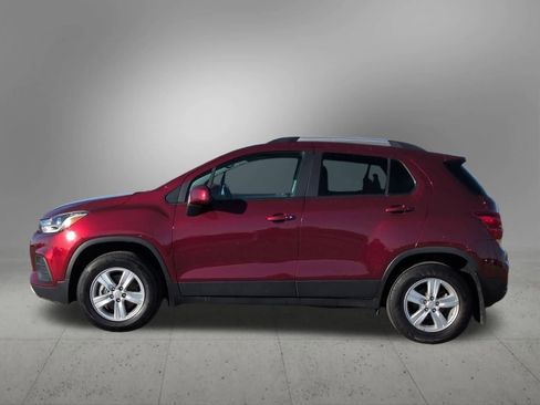 Used 2022 Chevrolet Trax LT w/ LT Convenience Package image 3