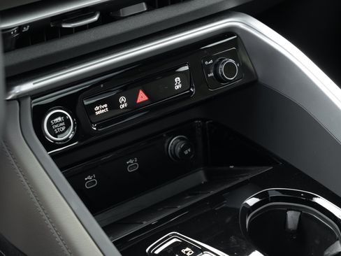 Certified 2025 Audi Q5 Premium Plus w/ Premium Plus AWD/4WD image 14
