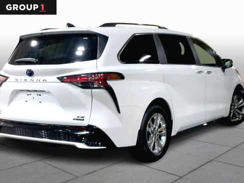 Used 2023 Toyota Sienna XSE image 12