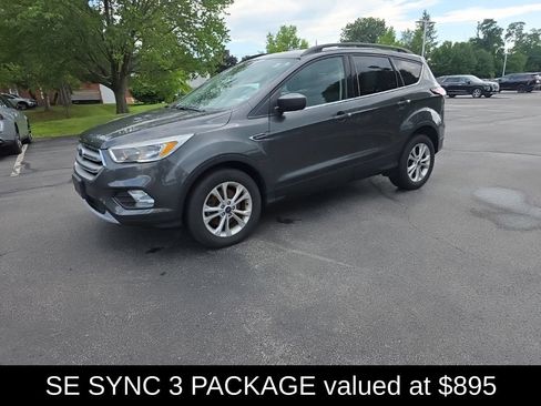 Used 2018 Ford Escape SE w/ SE Sync 3 Package AWD/4WD image 4