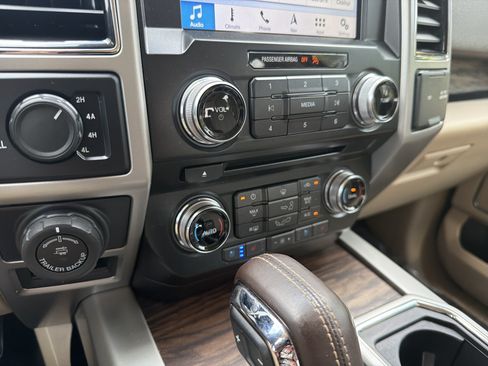 Used 2018 Ford F150 Lariat w/ Equipment Group 502A Luxury AWD/4WD image 24