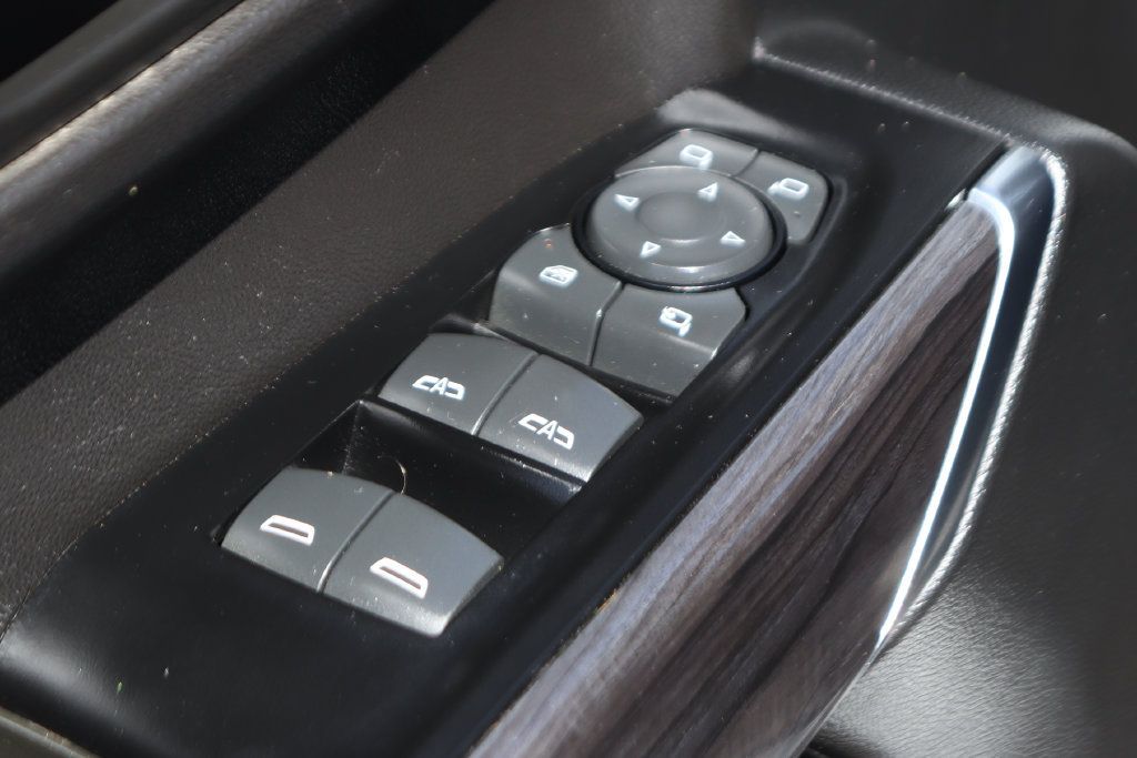 Used 2019 Chevrolet Silverado 1500 LTZ AWD/4WD image 16