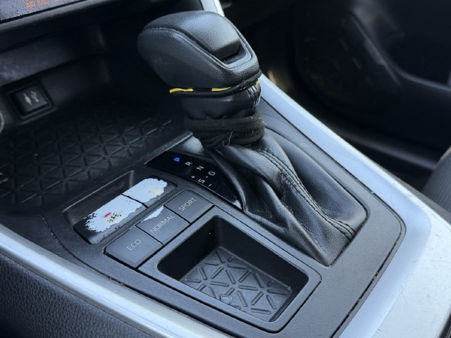 Used 2019 Toyota RAV4 LE w/ All Weather Liner Package FWD image 18