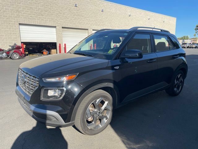 Used 2025 Hyundai Venue SEL FWD image 4