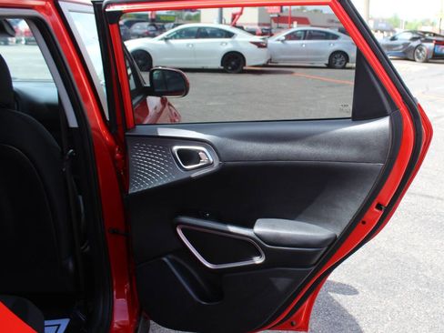 Used 2025 Kia Soul LX w/ LX Technology Package FWD image 12