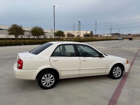 Used 2000 MAZDA Protege LX image 4