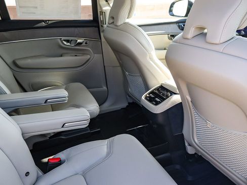 New 2026 Volvo XC90 B6 Ultra w/ Protection Package image 21