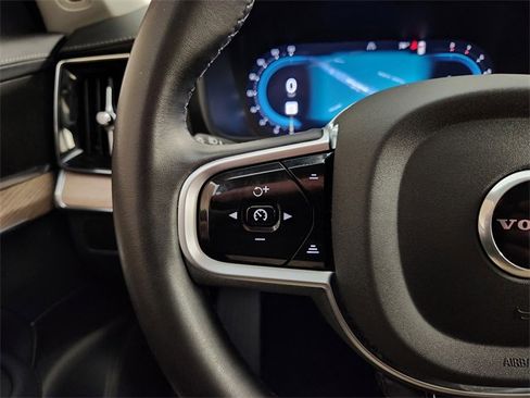 Used 2025 Volvo XC90 B6 Plus image 28