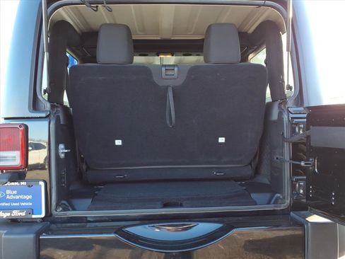 Used 2018 Jeep Wrangler Sport image 10