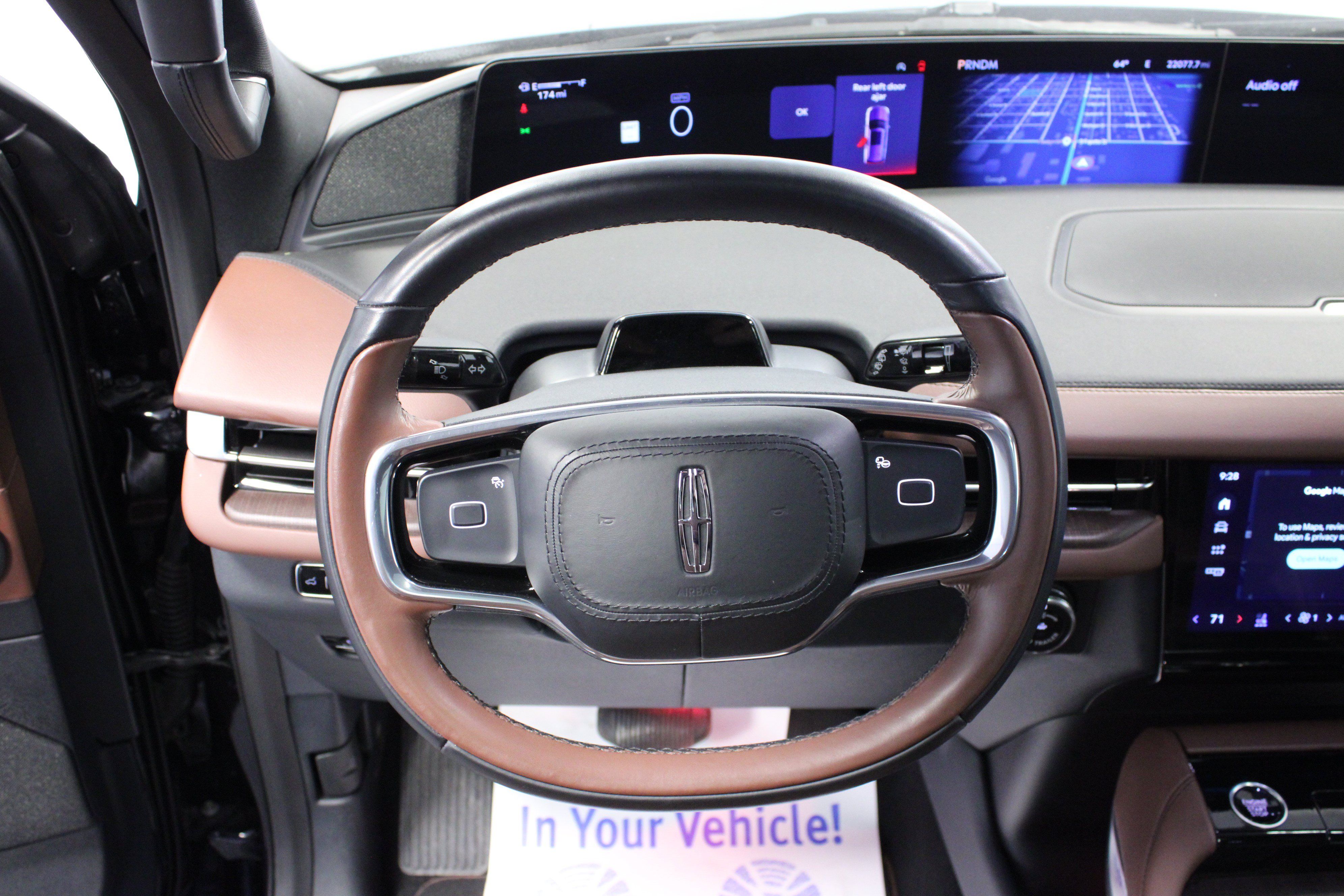 Used 2025 Lincoln Navigator Reserve AWD/4WD image 18