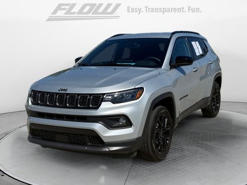 Used 2025 Jeep Compass Latitude w/ Altitude Special Edition image 3