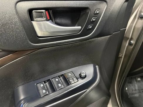 Used 2018 Toyota Highlander Limited AWD/4WD image 24