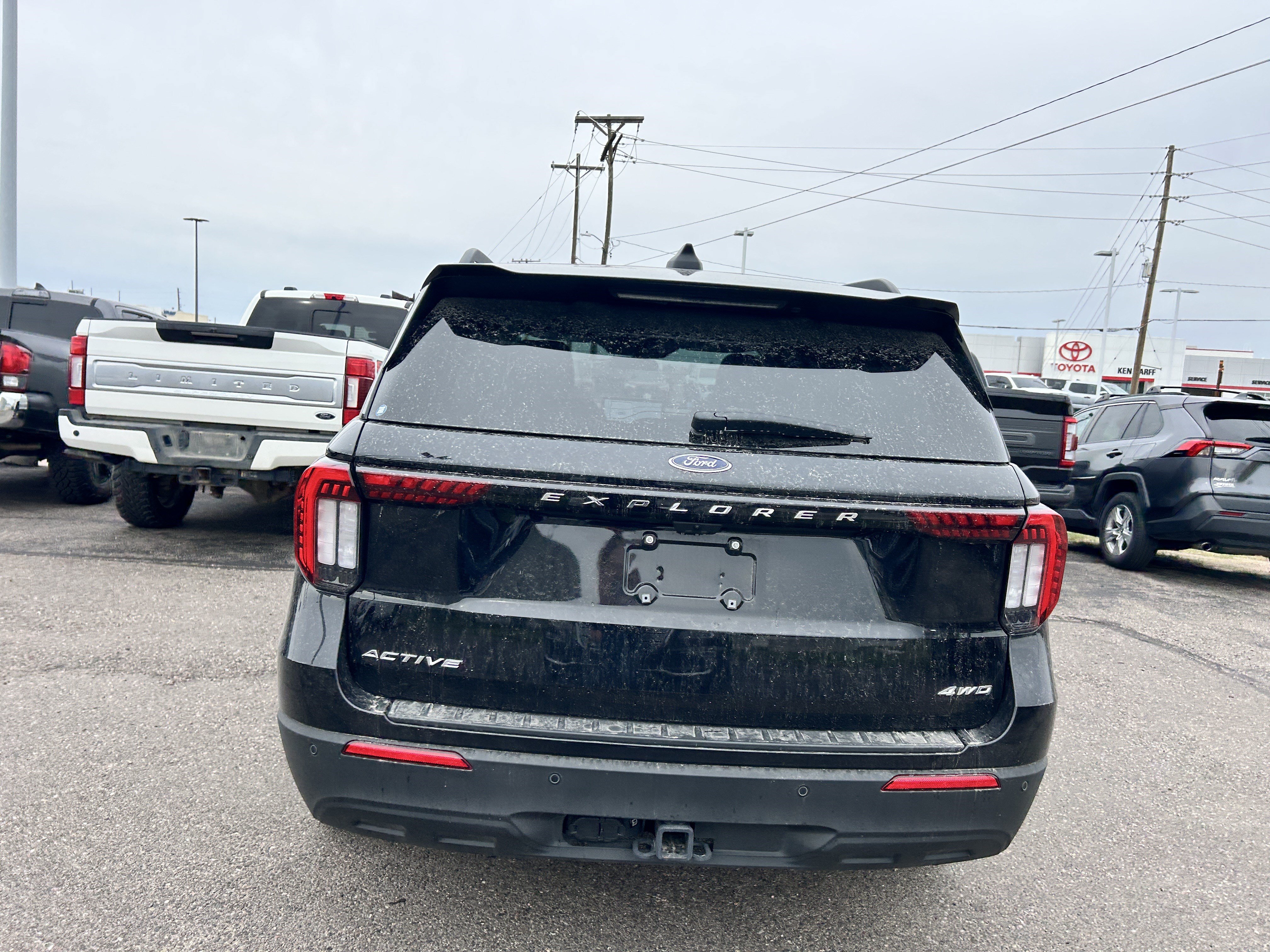 Used 2025 Ford Explorer Active AWD/4WD image 5
