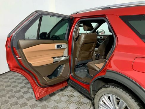 Used 2021 Ford Explorer King Ranch w/ Premium Technology Package image 29