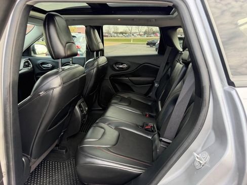 Used 2020 Jeep Cherokee Trailhawk w/ Comfort/Convenience Group image 10