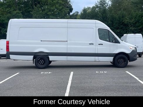 Used 2025 Mercedes-Benz Sprinter 3500 image 3