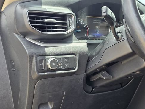 Used 2020 Ford Explorer XLT w/ Equipment Group 202A AWD/4WD image 19