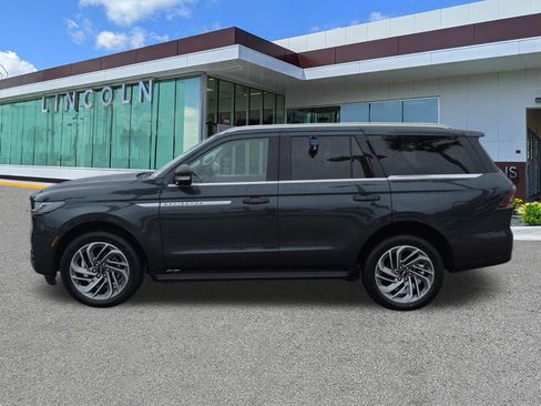 New 2026 Lincoln Navigator Premiere AWD/4WD image 7
