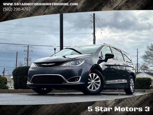Used 2019 Chrysler Pacifica Touring-L FWD image 1
